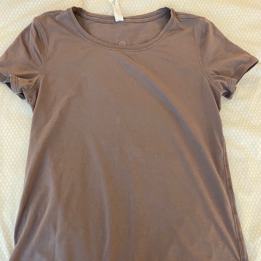 Lululemon size 2 tee